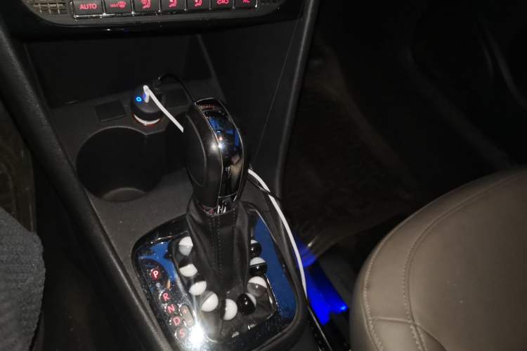 Used Volkswagen Polo 2011 1.6L Automatic ZhiKu Edition Gear Lever