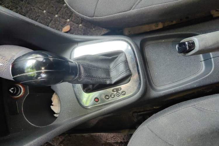 Used Volkswagen Polo 2011 1.6L Automatic ZhiShang Version Gear Lever