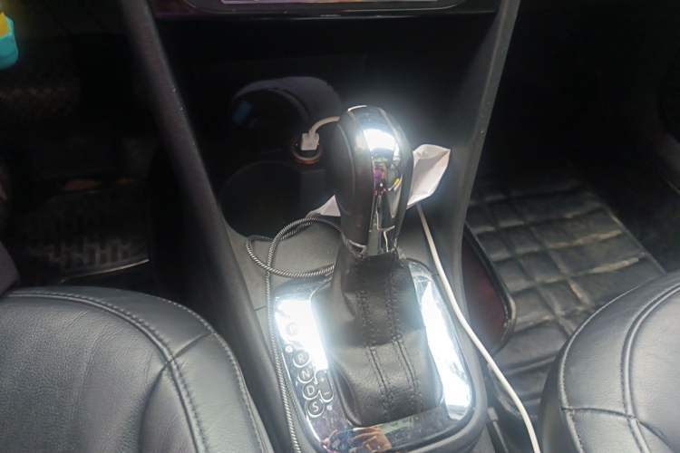 Used Volkswagen Polo 2011 1.6L Automatic ZhiKu Edition Gear Lever