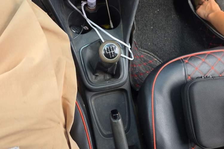 Used Volkswagen Polo 2011 1.4L Manual ZhiLe Edition Gear Lever