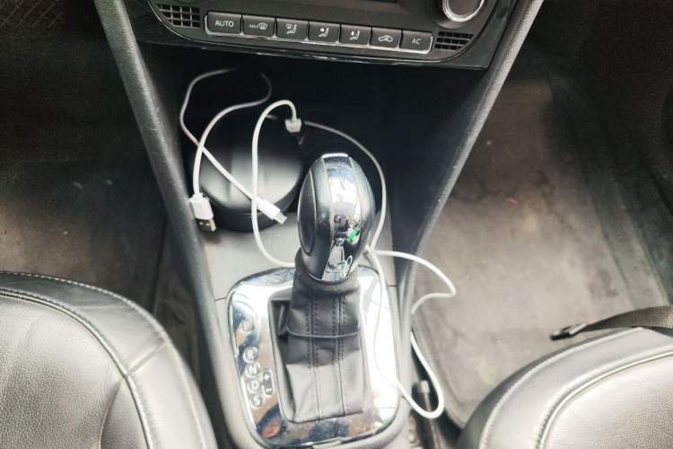 Used Volkswagen Polo 2011 1.6L Automatic ZhiKu Edition Gear Lever