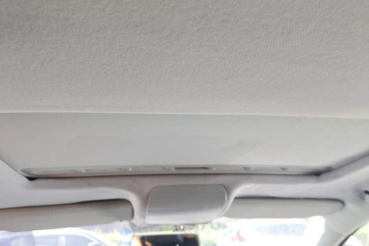 Used Volkswagen Polo 2011 1.6L Automatic ZhiKu Edition Headliner