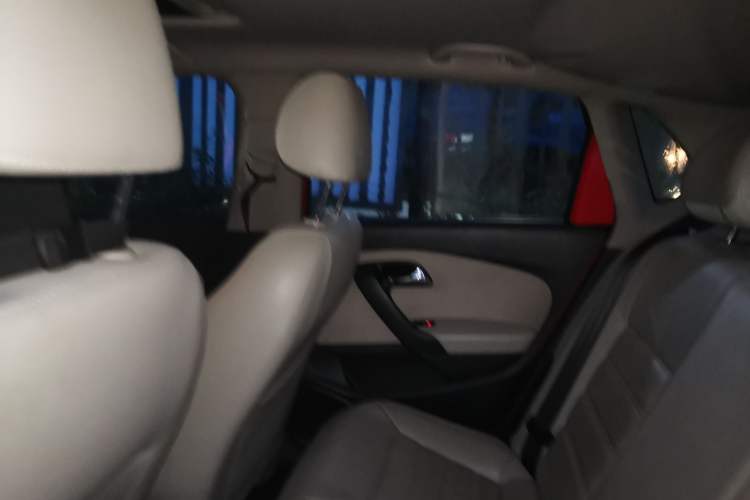Used Volkswagen Polo 2011 1.6L Automatic ZhiKu Edition Headliner