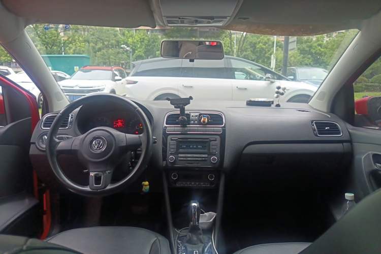Used Volkswagen Polo 2011 1.6L Automatic ZhiKu Edition Headliner