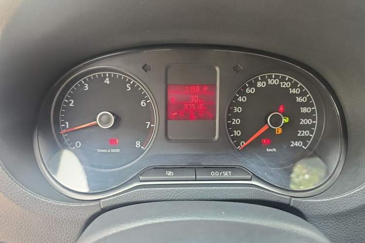 Used Volkswagen Polo 2011 1.6L Automatic ZhiShang Version Instrument Cluster