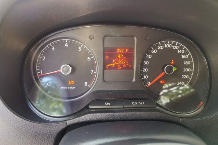 Used Volkswagen Polo 2011 1.6L Automatic ZhiShang Version Instrument Cluster