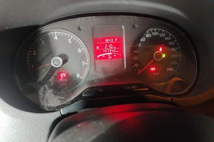 Used Volkswagen Polo 2011 1.6L Automatic ZhiShang Version Instrument Cluster