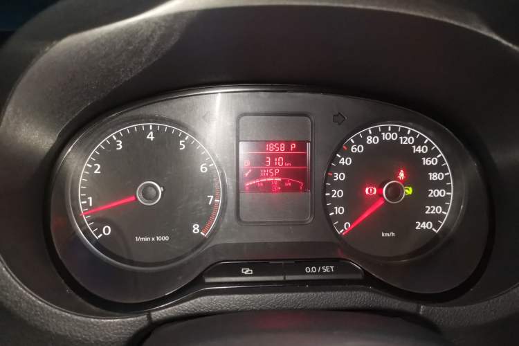 Used Volkswagen Polo 2011 1.6L Automatic ZhiKu Edition Instrument Cluster