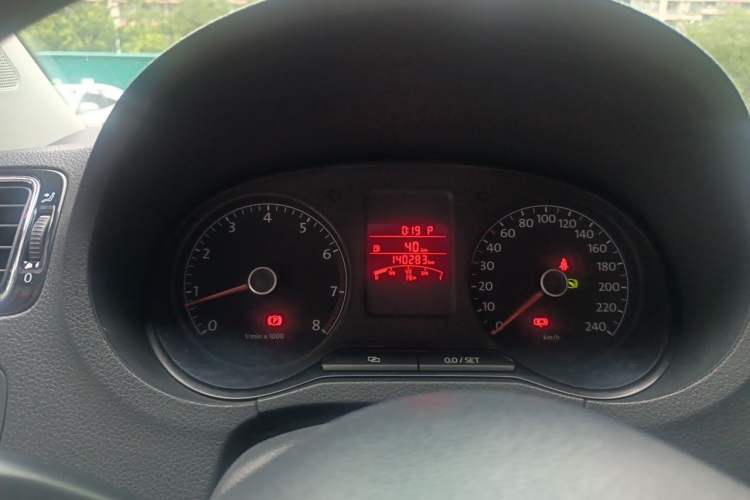 Used Volkswagen Polo 2011 1.6L Automatic ZhiKu Edition Instrument Cluster