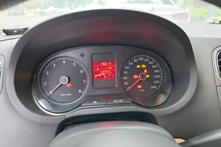 Used Volkswagen Polo 2011 1.6L Automatic ZhiShang Version Instrument Cluster