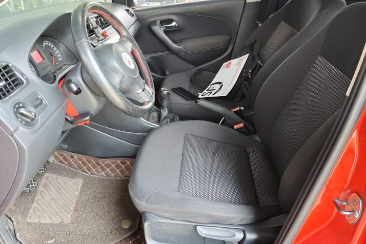 Used Volkswagen Polo 2011 1.4L Manual ZhiShang Edition Left Front Seat