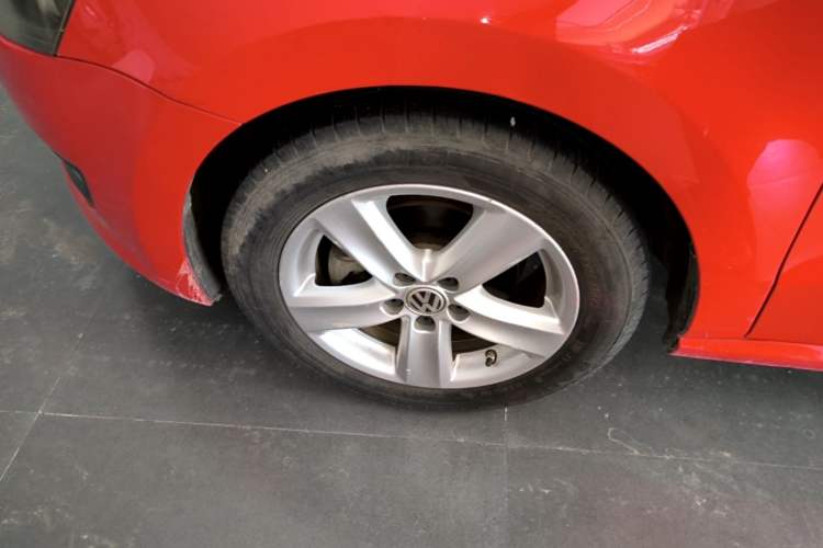Used Volkswagen Polo 2011 1.4L Automatic ZhiShang Version Left Front Wheel Hub