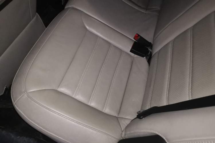 Used Volkswagen Polo 2011 1.6L Automatic ZhiKu Edition Left Rear Seat