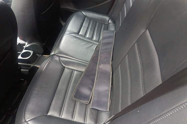 Used Volkswagen Polo 2011 1.6L Automatic ZhiKu Edition Left Rear Seat