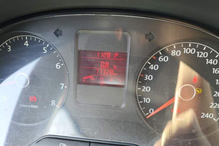 Used Volkswagen Polo 2011 1.6L Automatic ZhiKu Edition Odometer Close Up