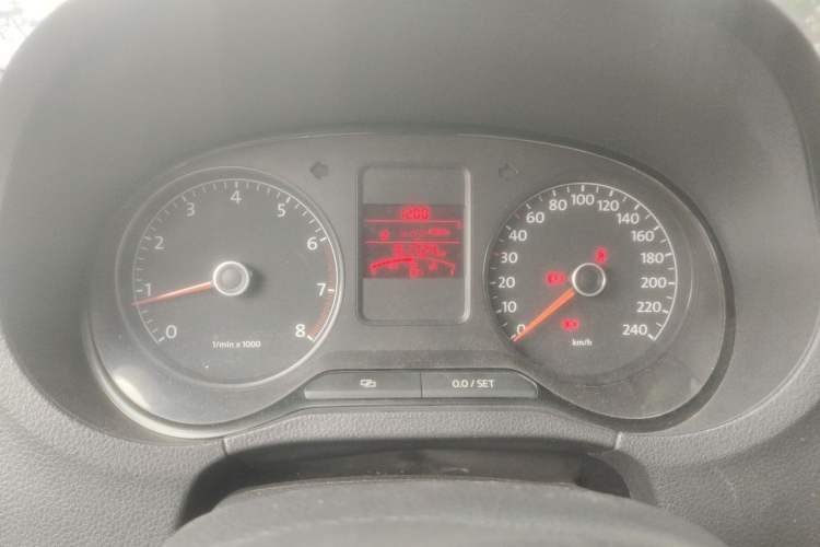 Used Volkswagen Polo 2011 1.4L Manual ZhiShang Edition Odometer Close Up