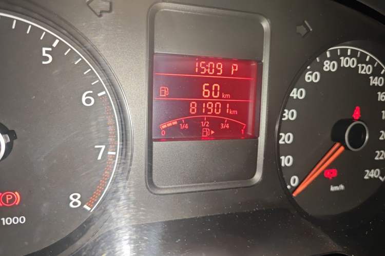 Used Volkswagen Polo 2011 1.6L Automatic ZhiShang Version Odometer Close Up
