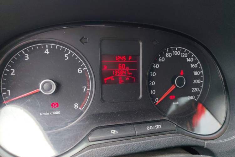 Used Volkswagen Polo 2011 1.6L Automatic ZhiShang Version Odometer Close Up