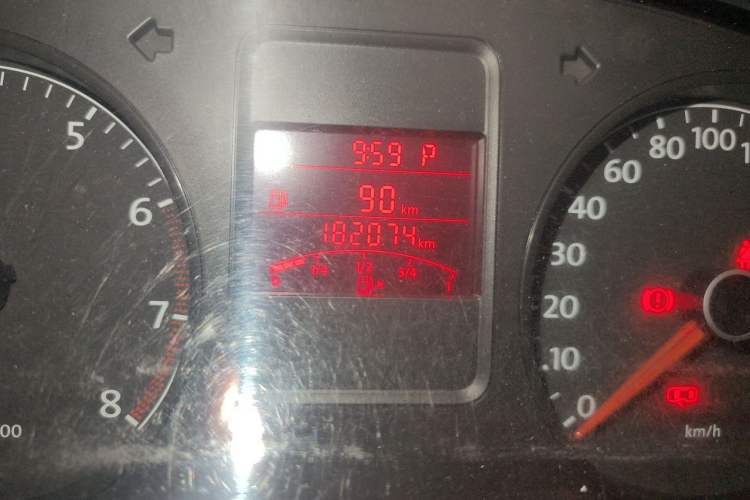 Used Volkswagen Polo 2011 1.4L Automatic ZhiShang Version Odometer Close Up