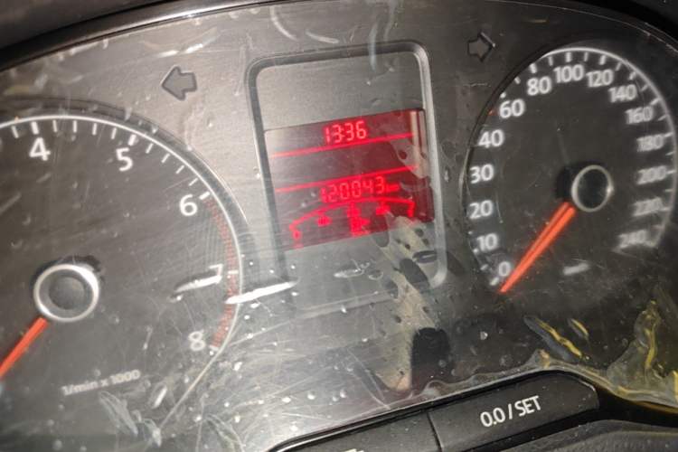 Used Volkswagen Polo 2011 1.4L Manual ZhiLe Edition Odometer Close Up