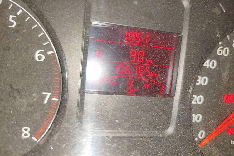 Used Volkswagen Polo 2011 1.6L Manual ZhiShang Edition Odometer Close Up