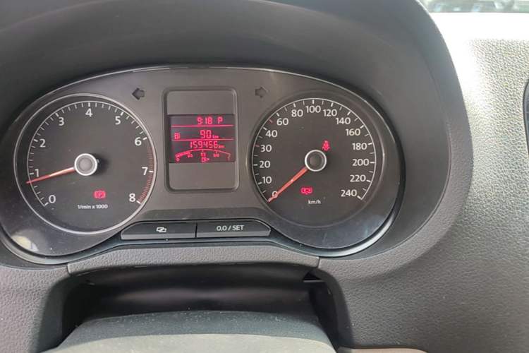 Used Volkswagen Polo 2011 1.6L Automatic ZhiKu Edition Odometer Close Up