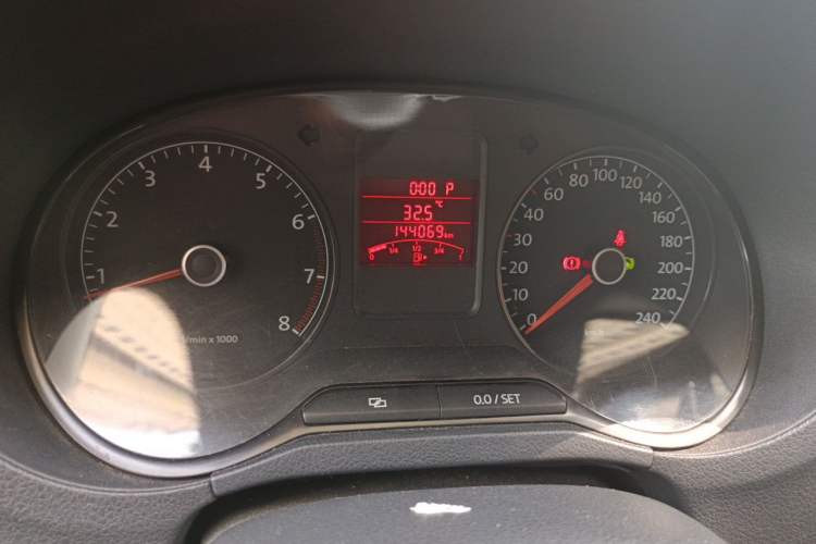 Used Volkswagen Polo 2011 1.6L Automatic ZhiShang Version Odometer Close Up