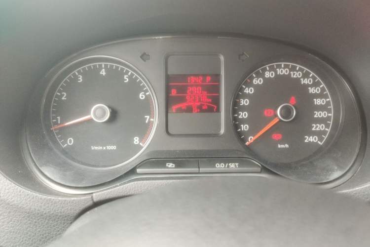 Used Volkswagen Polo 2011 1.4L Automatic ZhiShang Version Odometer Close Up
