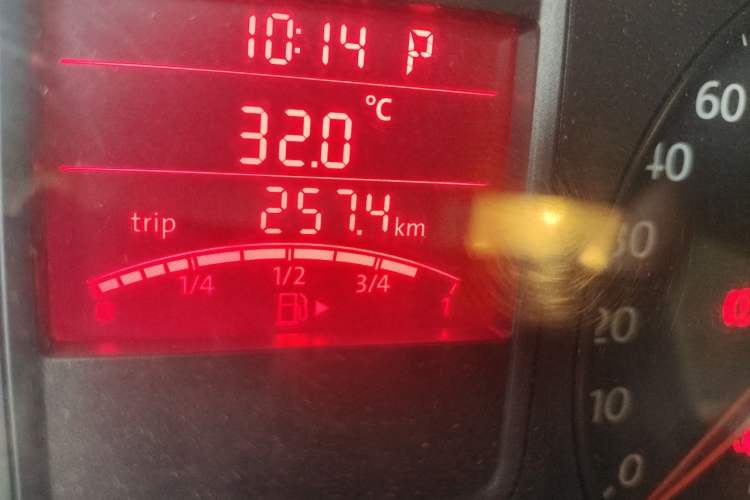 Used Volkswagen Polo 2011 1.6L Automatic ZhiKu Edition Odometer Close Up