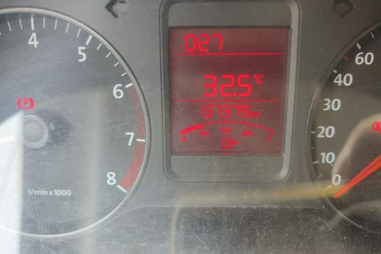 Used Volkswagen Polo 2011 1.4L Manual ZhiLe Edition Odometer Close Up