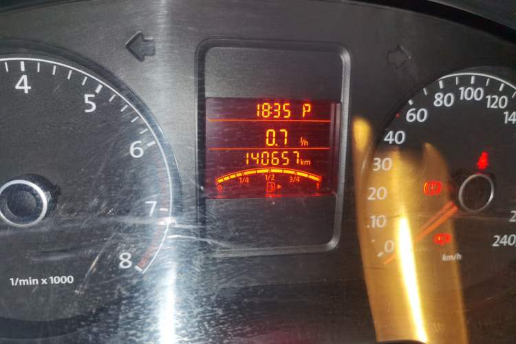 Used Volkswagen Polo 2011 1.4L Automatic ZhiShang Version Odometer Close Up
