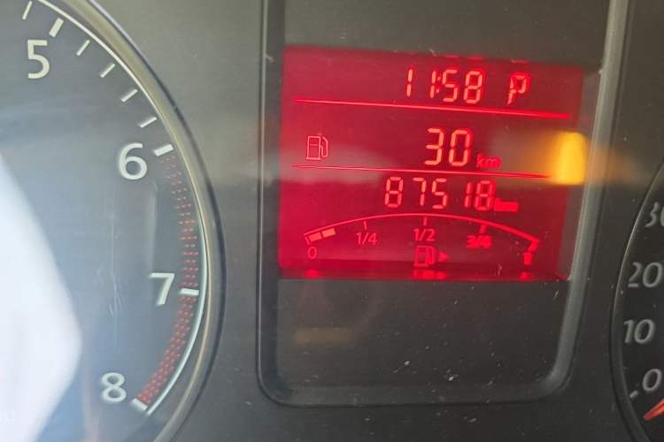 Used Volkswagen Polo 2011 1.6L Automatic ZhiShang Version Odometer Close Up