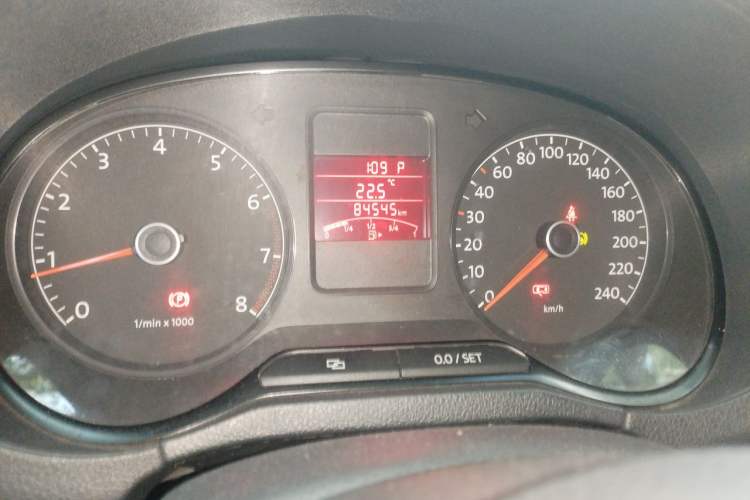 Used Volkswagen Polo 2011 1.6L Automatic ZhiShang Version Odometer Close Up