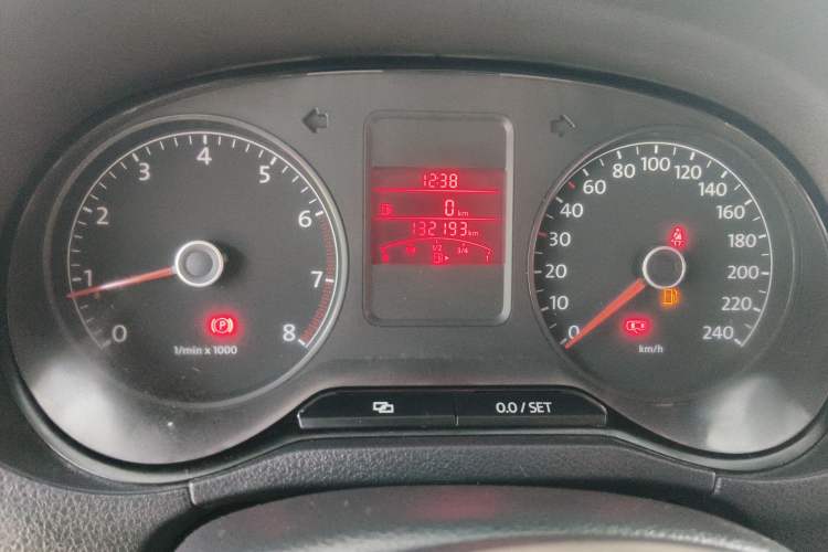 Used Volkswagen Polo 2011 1.4L Manual ZhiShang Edition Odometer Close Up