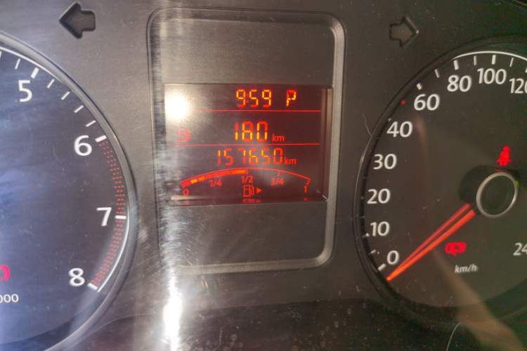 Used Volkswagen Polo 2011 1.6L Automatic ZhiShang Version Odometer Close Up