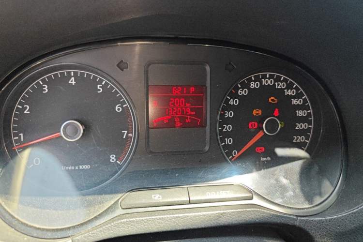 Used Volkswagen Polo 2011 1.6L Automatic ZhiShang Version Odometer Close Up