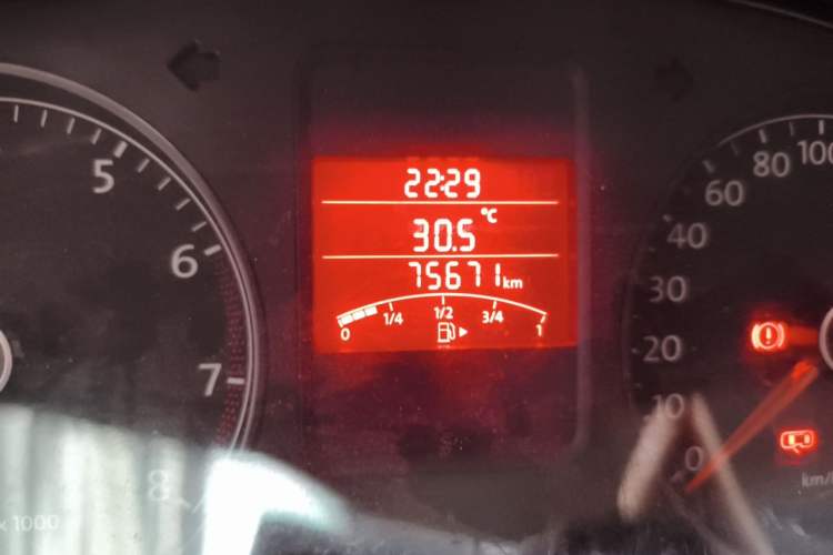 Used Volkswagen Polo 2011 1.6L Manual ZhiShang Edition Odometer Close Up
