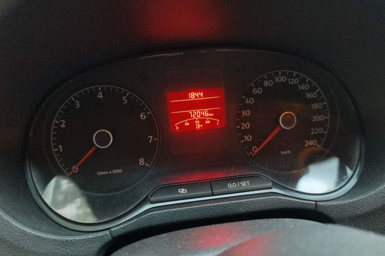 Used Volkswagen Polo 2011 1.6L Automatic ZhiShang Version Odometer Close Up