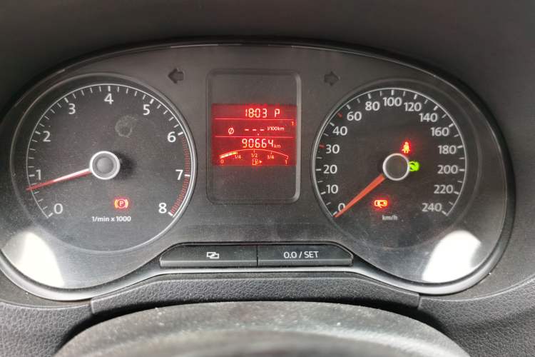 Used Volkswagen Polo 2011 1.4L Automatic ZhiShang Version Odometer Close Up