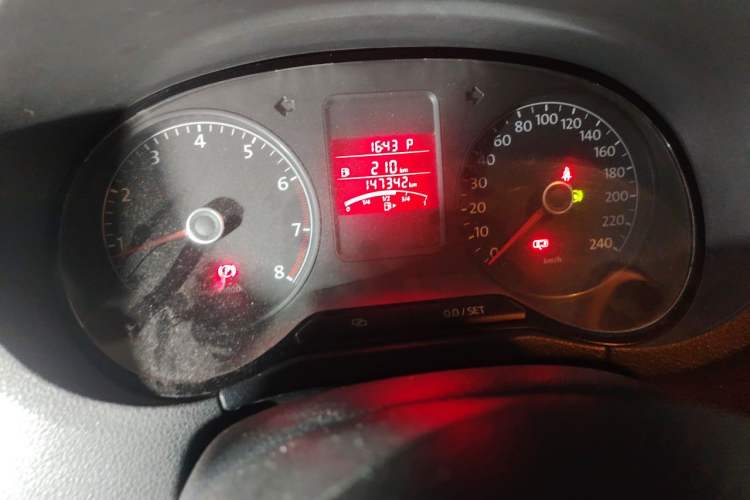 Used Volkswagen Polo 2011 1.6L Automatic ZhiShang Version Odometer Close Up