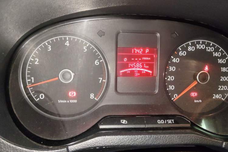Used Volkswagen Polo 2011 1.6L Automatic ZhiShang Version Odometer Close Up