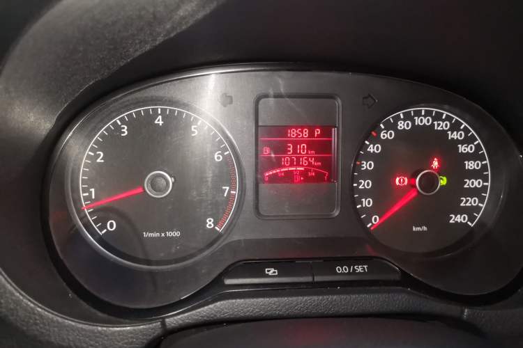 Used Volkswagen Polo 2011 1.6L Automatic ZhiKu Edition Odometer Close Up
