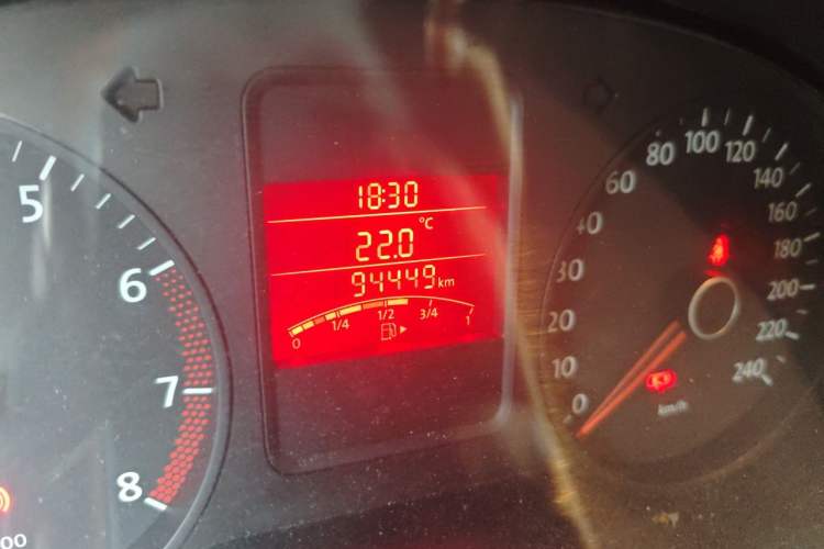 Used Volkswagen Polo 2011 1.4L Manual ZhiLe Edition Odometer Close Up