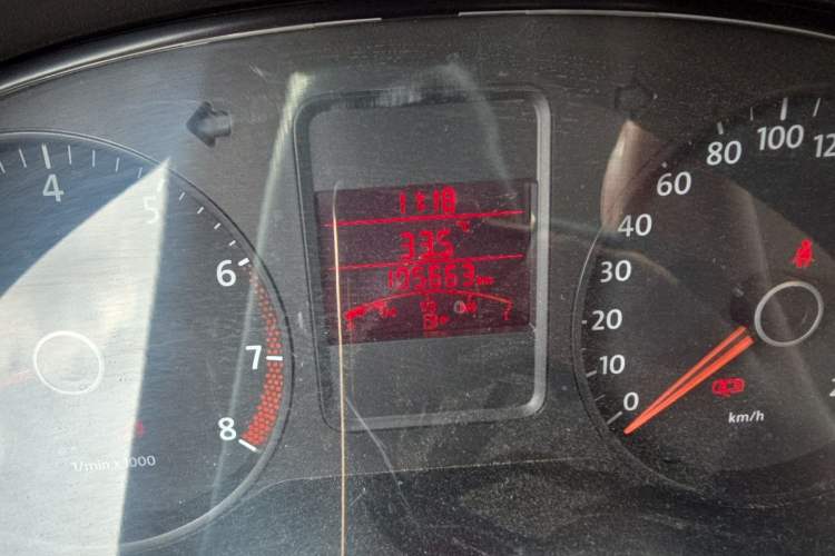 Used Volkswagen Polo 2011 1.4L Manual ZhiLe Edition Odometer Close Up