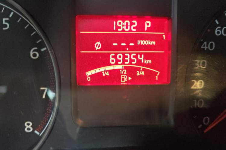 Used Volkswagen Polo 2011 1.6L Automatic ZhiShang Version Odometer Close Up