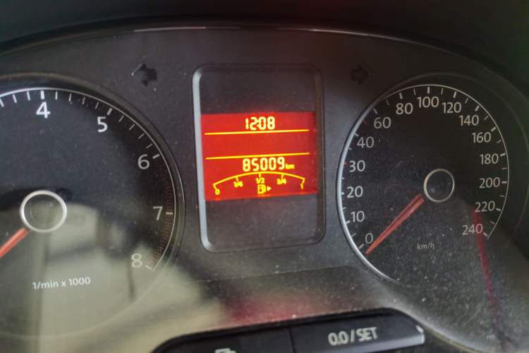 Used Volkswagen Polo 2011 1.4L Automatic ZhiShang Version Odometer Close Up