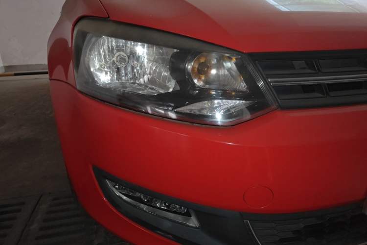 Used Volkswagen Polo 2011 1.4L Automatic ZhiCool Edition Right Front Headlight