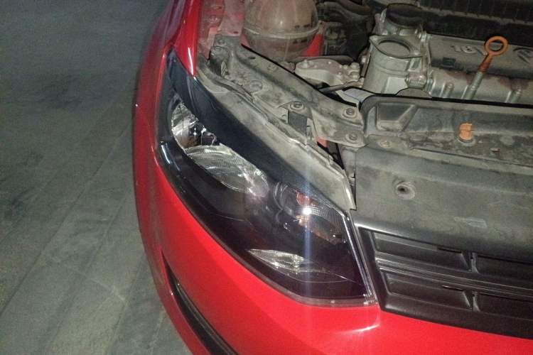 Used Volkswagen Polo 2011 1.4L Automatic ZhiShang Version Right Front Headlight