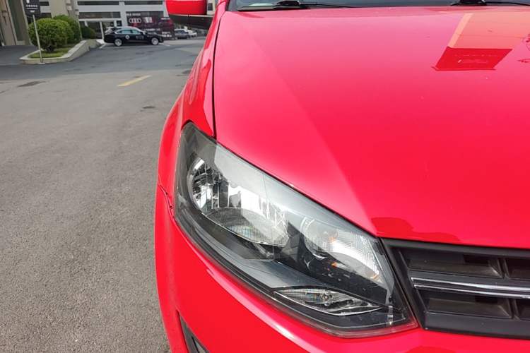 Used Volkswagen Polo 2011 1.6L Automatic ZhiKu Edition Right Front Headlight
