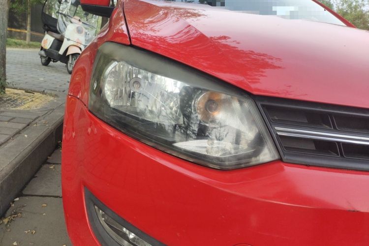 Used Volkswagen Polo 2011 1.6L Automatic ZhiKu Edition Right Front Headlight